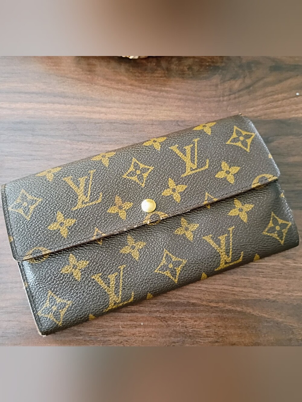 LOUIS VUITTON!! AUTHENTIC MONOGRAM SARAH WALLET 🤎